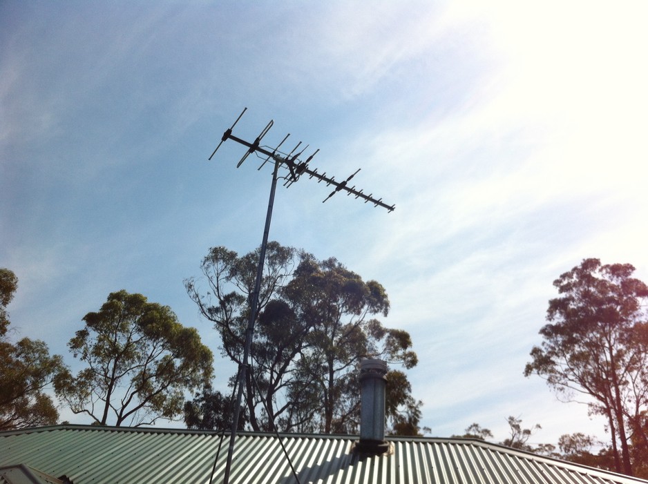 Mid-Mountains TV Antennas Pic 1 - SMX antenna on 3mtr tripod mast