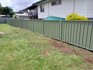 M & S Fencing Contractors Pic 3 - Colourbond fence