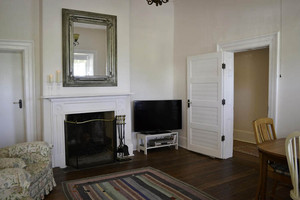 Surgeon's Cottage - Morpeth Pic 4 - Lounge Room