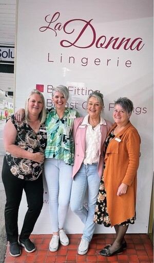 La Donna Lingerie Pic 3 - The lovely staff at the bra shop in Lilydale