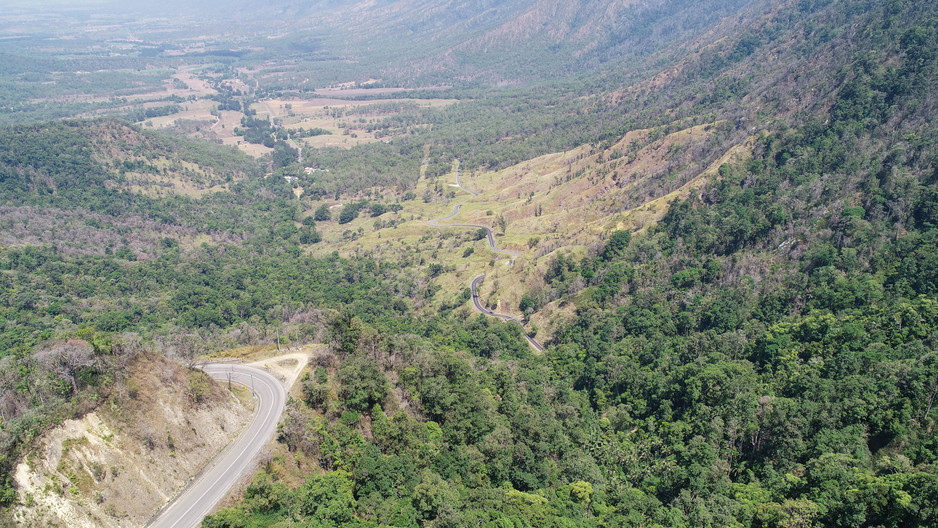 Anvil UAV Pic 1 - The wavy bend coming up the range from Pinnacle towards Eungella