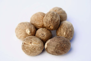 Green Valley Spices Pic 3 - Nutmeg Whole