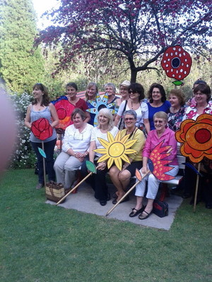 Stingray Minibus Pic 4 - Maberley Quilters visited Toowoomba then dropped into Spring Bluff Station enroute Blooming lovely ladies