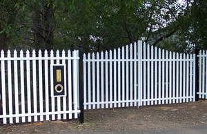 Dunn & Farrugia Fencing and Gates Pic 2 - Metal Picket fencing and gates with letterbox