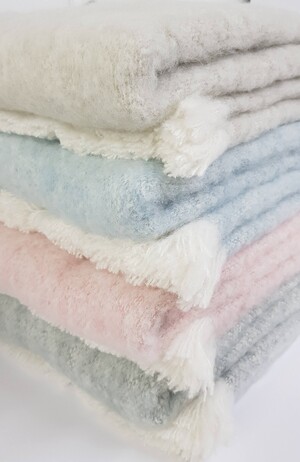 Ecodownunder Pic 5 - Alpaca throws in luxurious soft colours