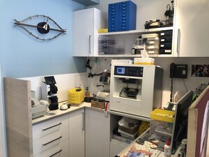 Malcolm Kofsky Optometrist Pic 2 - Inhouse workshop and dispensary