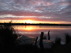 Turner Caravan Park Pic 4 - Sunrise over the Blackwood River