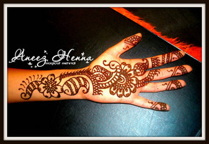 Aneez Henna Pic 5