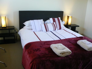 Cunnamulla Cabins Pic 5 - Queen size beds in all cabins