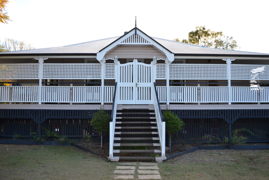 D & D Hinton Painting Services Pic 1 - Classic Queenslanders Exterior