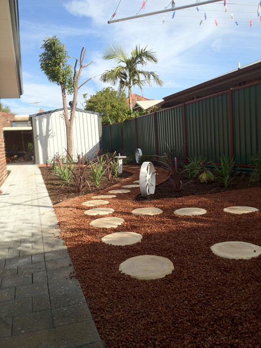 aarons gardening and reticulation Pic 1 - side landscaping