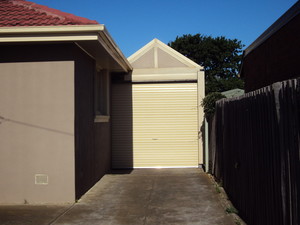 Advanced Automatic Garage Doors Pic 4 - Colorbond Automatic Roller door in drive way