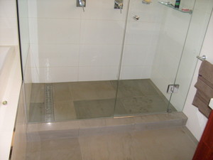 DATCON Pic 4 - Shower with tiled hob