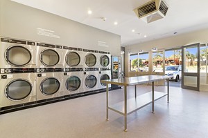 Star Laundromat Pic 2