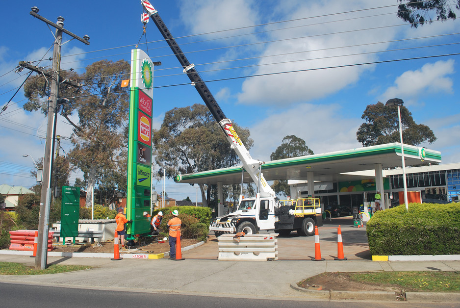 Liftrite Rigging & Crane Hire Pic 1 - Stand a sign in Huntingdale VIC