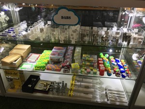 Cloud 9 Smoke Shop - Midland Pic 4 - Dab accessories