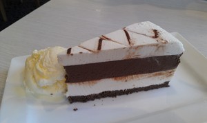 HALEKULANI BOWLING CLUB Pic 5 - Mars Bar Cheesecake