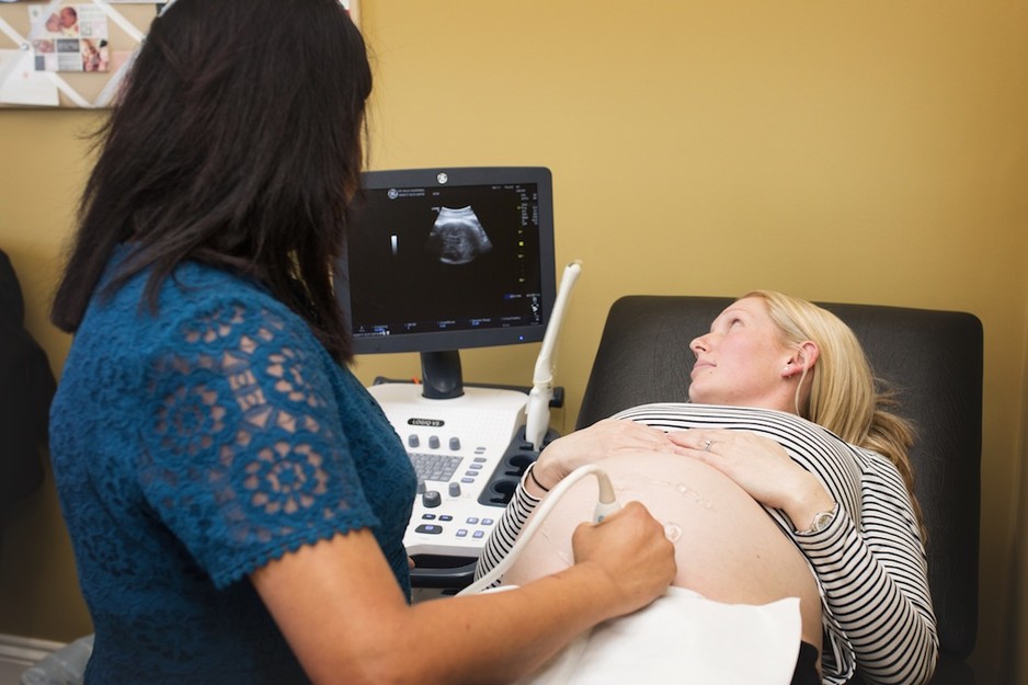 Dr Anju Agarwal Pic 1 - Dr Anju Agarwal undertaking Ultrasound with pregnant patient