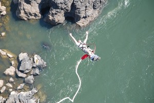 SPECIALISED SOUTH AFRICA Pic 5 - Bungee Jumping the Zambezi