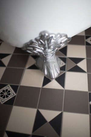 Olde English Tiles Pic 5 - Clawfoot on a beautiful tessellated tile floor