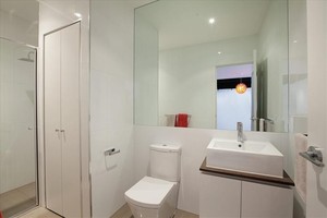 RNR Serviced Apartments North Melbourne Pic 2 - Bathroom