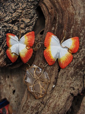 Simply Eco Art Pic 3 - sunset butterfly shell necklet