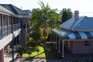 Shellharbour Village Motel Pic 4 - Lush Garden