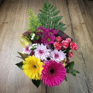 Frankly Flowers Pic 3 - An example of a boxed bunch for 30 including delivery the same day if ordered by 1230pm