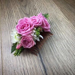 Frankly Flowers Pic 4 - A fresh flower hair clip These cute little slide clips are perfect for bridesmaids or flower girls a maternity photo shoot or baby shower Each clip is handmade for the customer depending on the colour they require