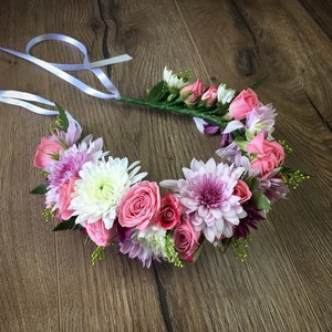 Frankly Flowers Pic 2 - Each flower crown is made from fresh flowers is unique and is designed specifically for the customer based on their individual event and colour selection Free delivery within Perth to the areas that we deliver to FAQs