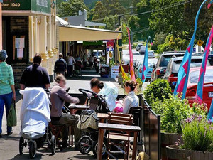 Northfield Bed & Breakfast Pic 5 - or enjoy the many local cafes