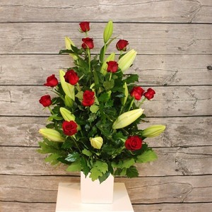 CBD Florist Pic 2 - Long stems roses and Oriental lily