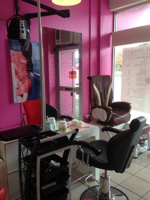 Looks and Shapes Hair and Beauty Saloon Pic 3