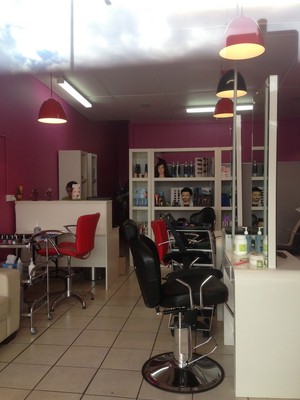 Looks and Shapes Hair and Beauty Saloon Pic 2