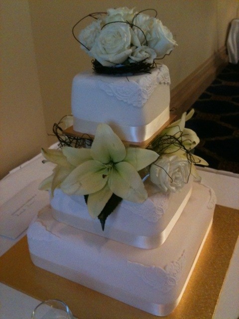 Melissa's Wedding Flowers Pic 1 - Wedding Cake Flowers