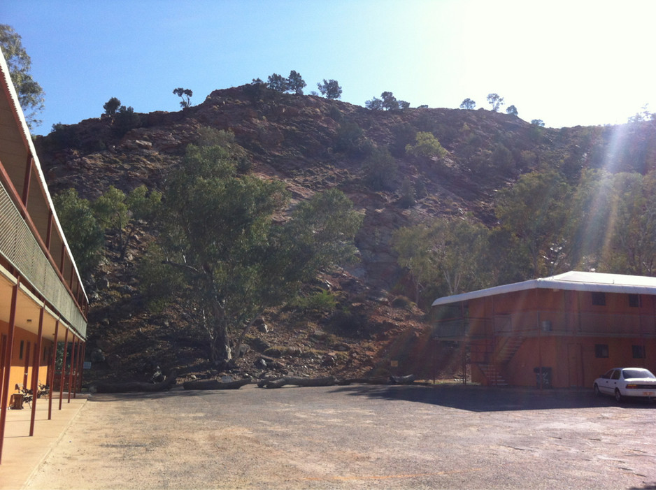 Heavitree Gap Outback Lodge Pic 2 - Theres wallabies in them there hills