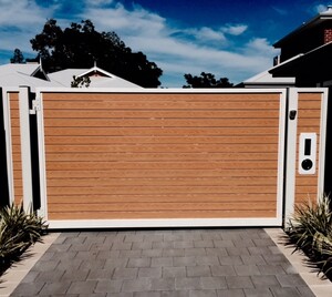 Residential Gates Pic 2 - Automatic Swinging Gate in Aluminium slats Light Oak timberlook KING Italian Automations