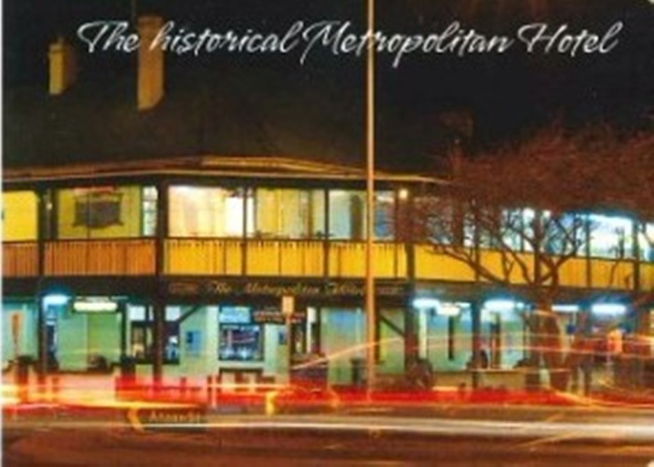 The Metropolitan Hotel Pic 1 - Metropolitan Hotel at night