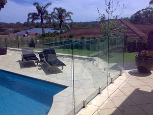 M&M Pool Fencing Pic 4 - frameless