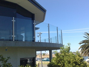 M&M Pool Fencing Pic 5 - semiframeless