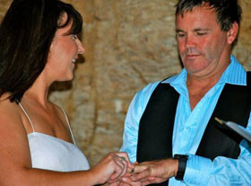 Can Do Ceremonies Pic 3 - Yvette and Rod Wedding on the beach at Phillip Island