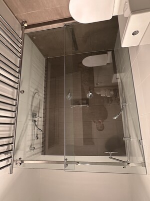 Glazefreak Shower Screens & Glass Balustrade pty ltd Pic 2