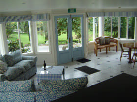 Douglas On River Pic 1 - Garden House Breakfast Lounge