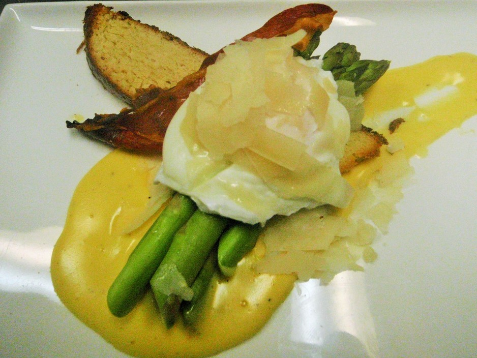 Chris' R&B Pic 1 - Bruschetta Asparagus on Hollandaise