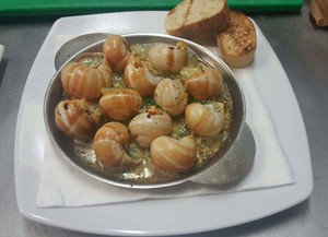 Chris' R&B Pic 5 - Escargot