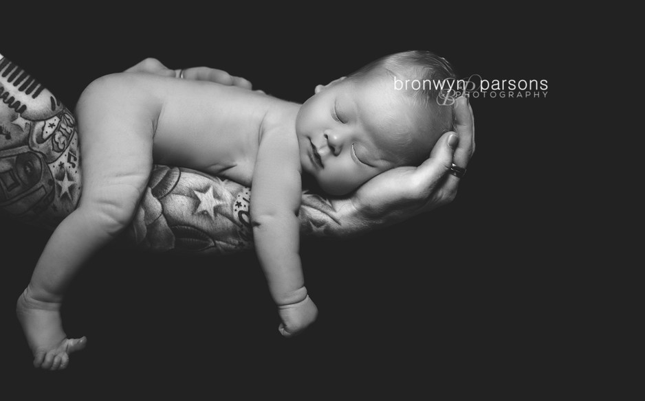 Bronwyn Parsons Photography Pic 1 - Bronwyn Parsons Photography newborn photographer canberra