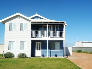 Life's A Beach Holiday Accommodation Pic 4 - bayview