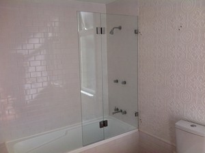 Chatswood Glass & Shower Screens Pic 3 - Bath Screen