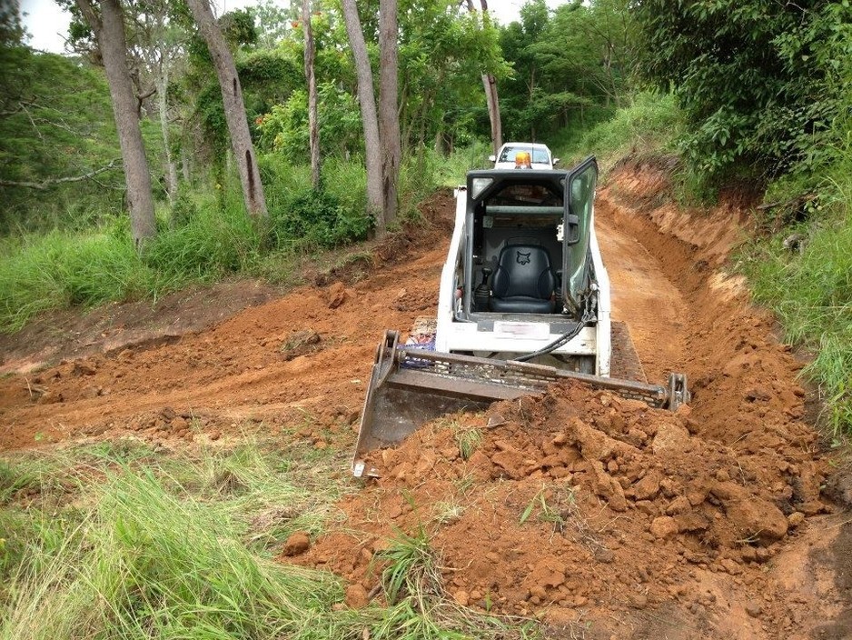 Sarina Mini Excavators Pic 1