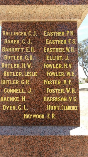 South East Monuments & Memorials Pic 4 - REGILD WAR MEMORIAL